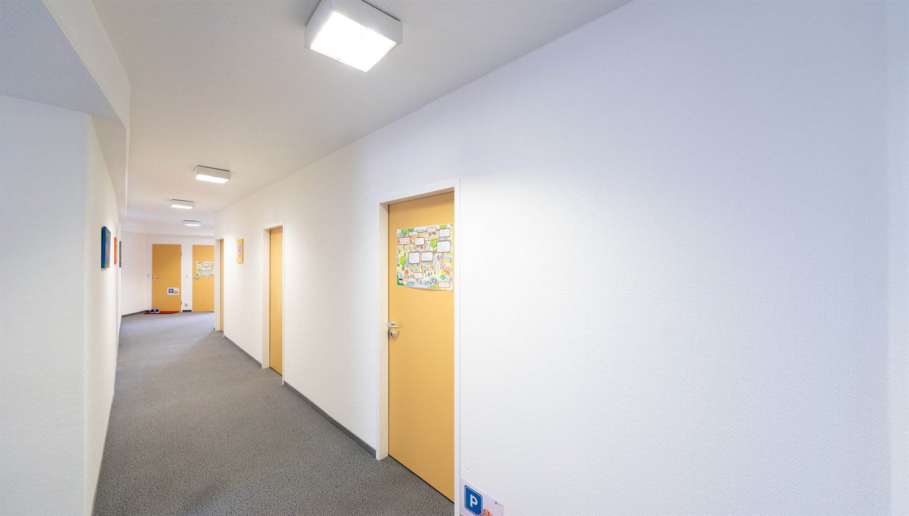 Heller Flur der Aktivcare Ergotherapie in Nürnberg